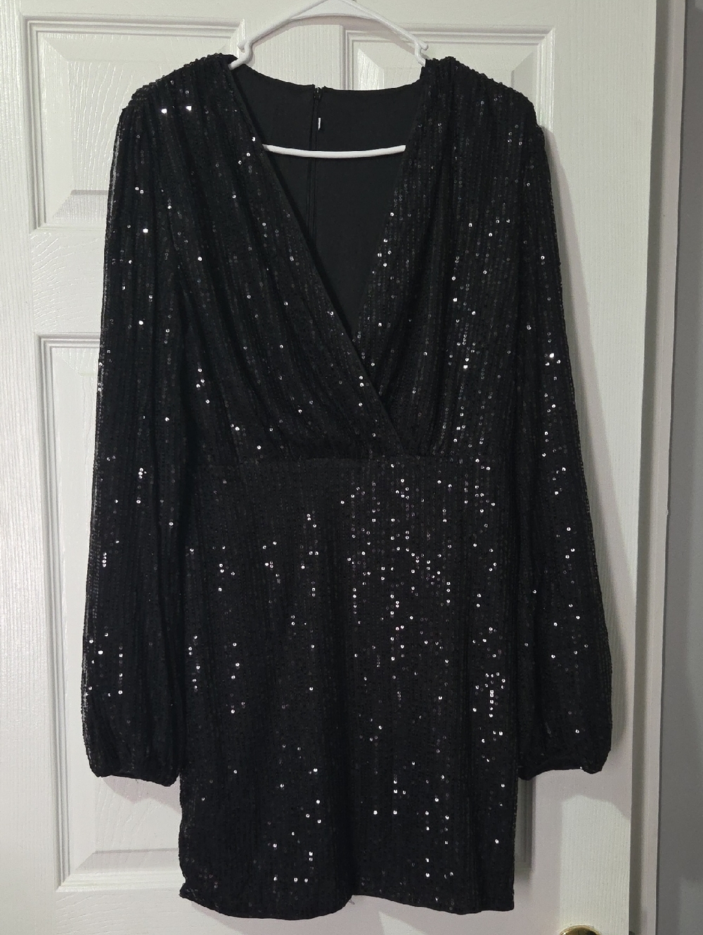 Black Sequin V-Neck Long Sleeve Dress